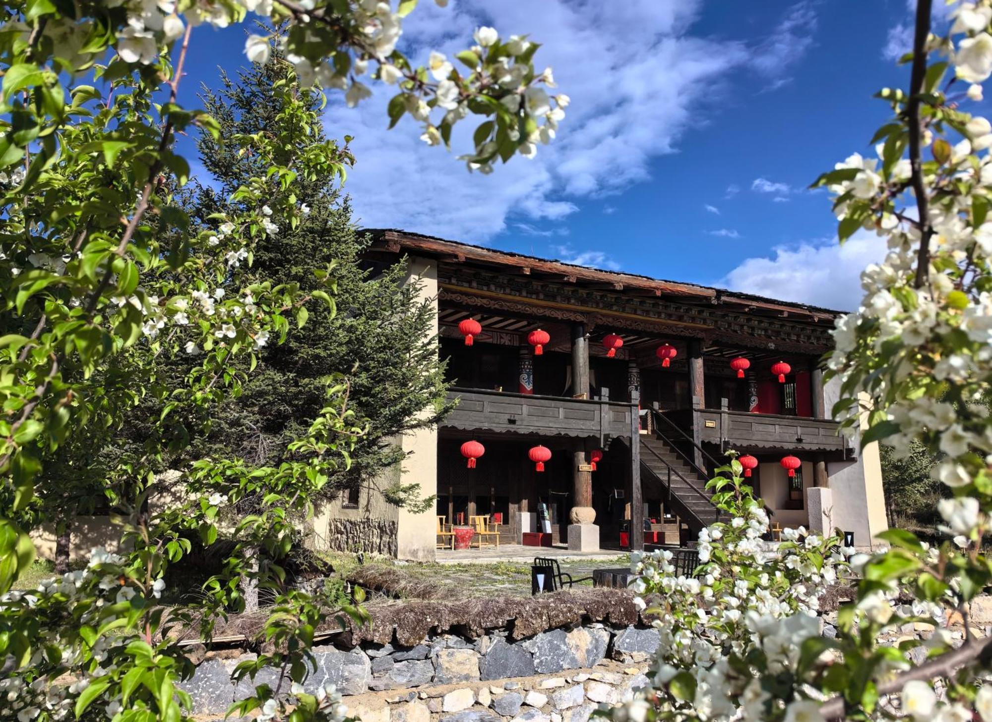 Banyan Tree Ringha Hotell Shangri-La Exteriör bild